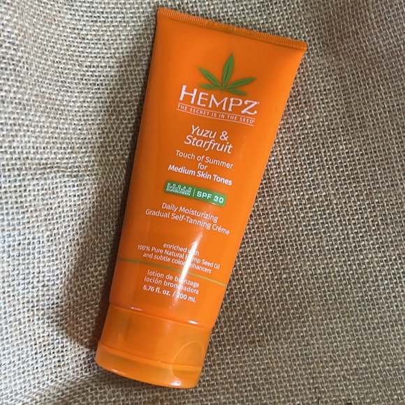 Hempz SPF 30 Yuzu & Starfruit - Picture 3 of 4